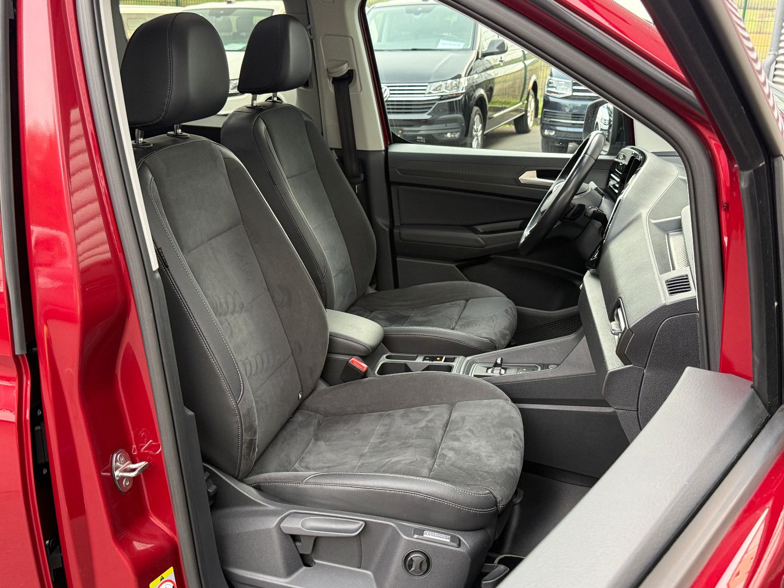Fahrzeugabbildung Volkswagen Caddy Style TDI DSG ACC AHK Navi LED Pano Sthz