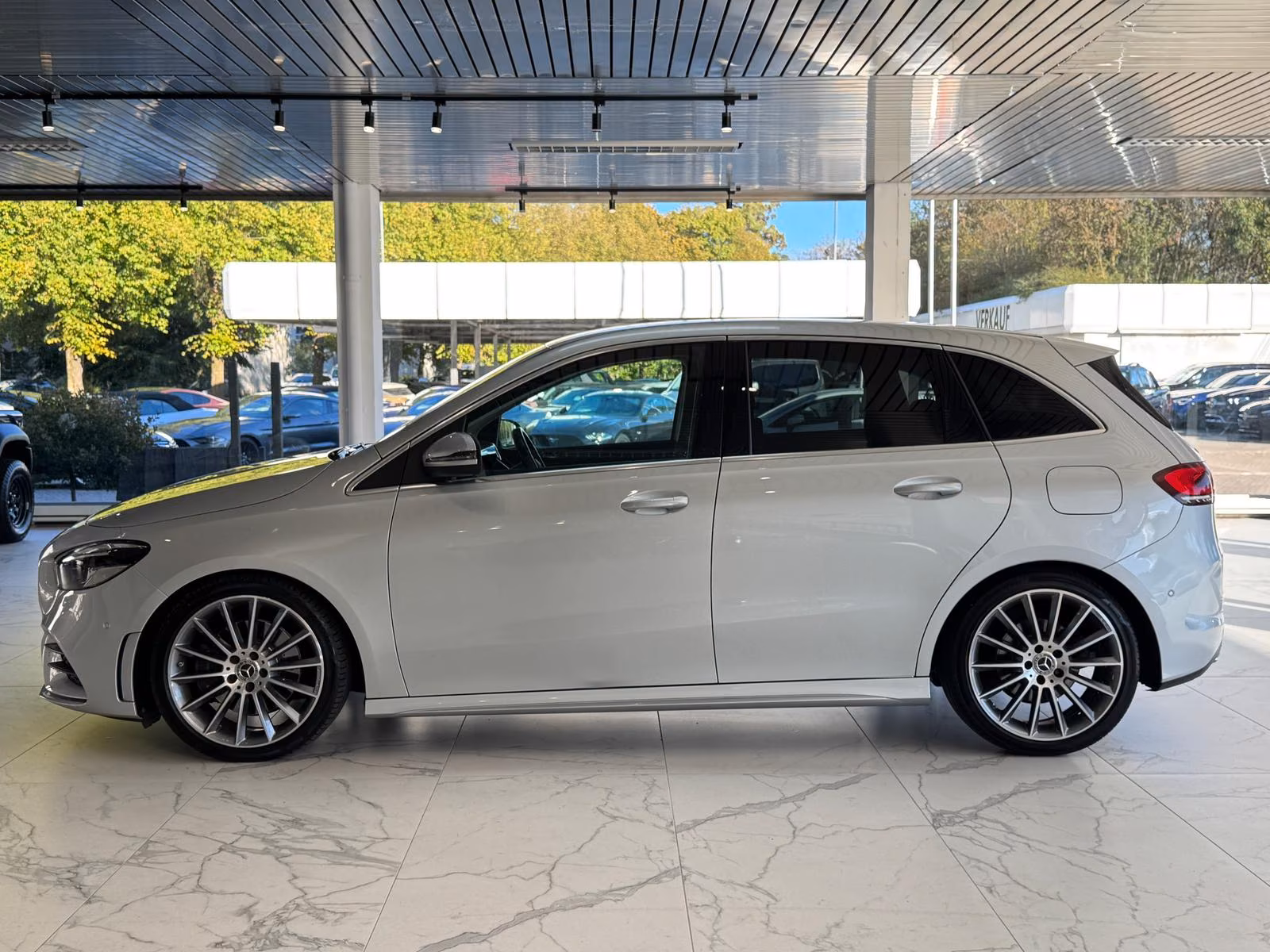 Mercedes-Benz B 220 7G*4MATIC*3x AMG*WIDE*DISTR*KAM*M-BEAM*AHK