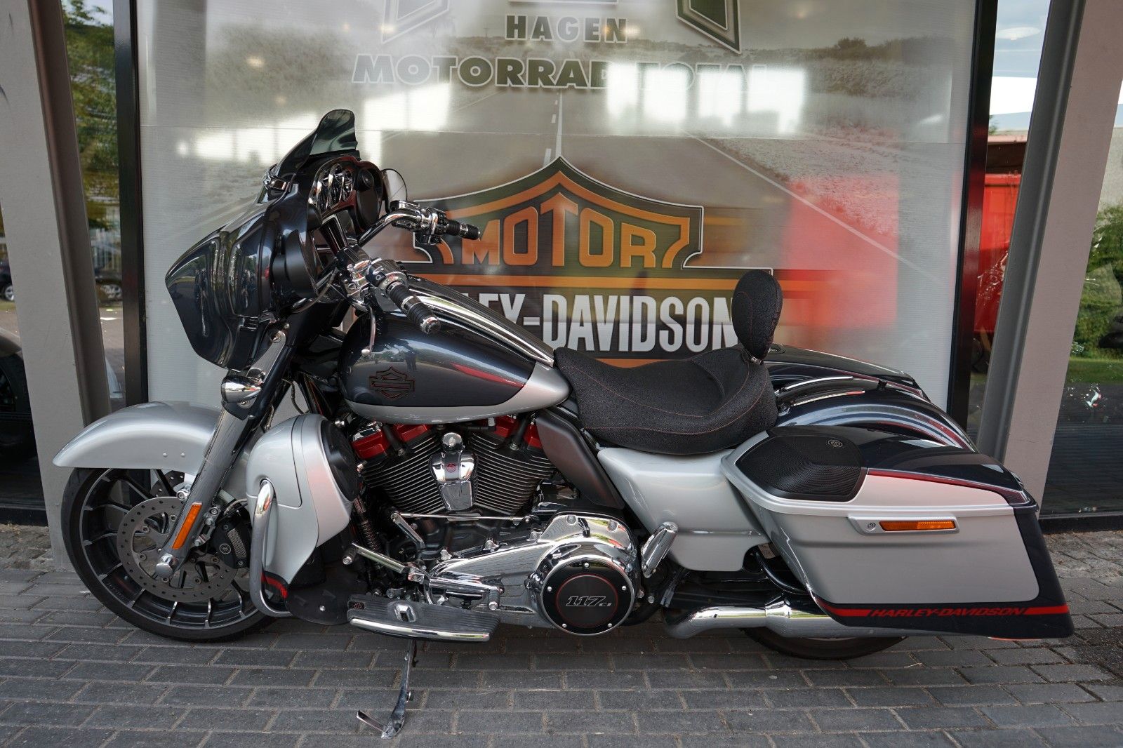 Fahrzeugabbildung Harley-Davidson Street Glide 117 CVO-Neuwertig-Wilbers