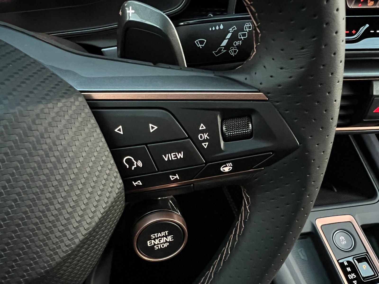 Fahrzeugabbildung CUPRA Leon Sportstourer VZ 2.0 TSI DSG 4Drive *AHK, LE