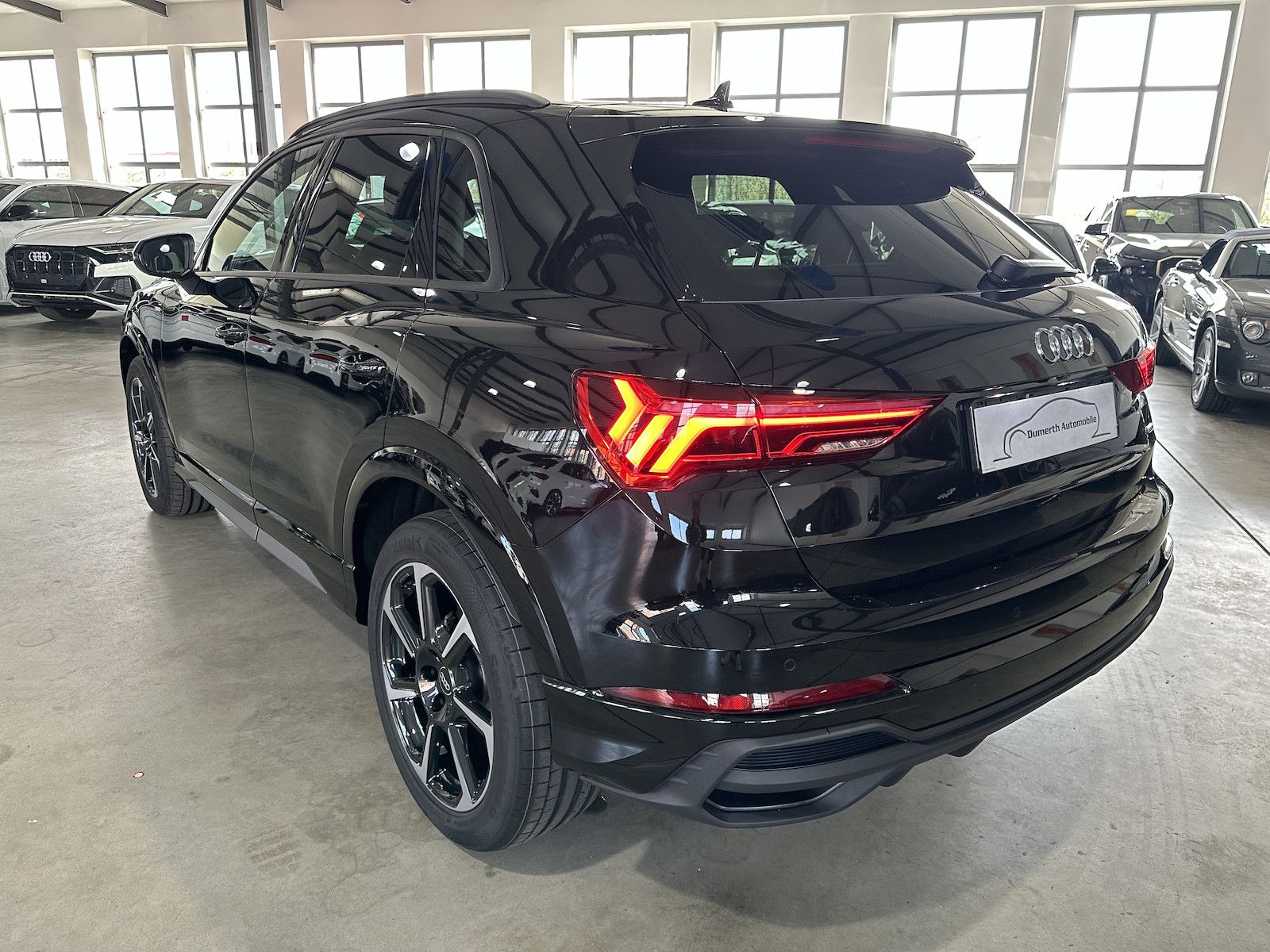 Fahrzeugabbildung Audi Q3 35 TDI quatt S line/Pano/Matrix/´19/RFK/