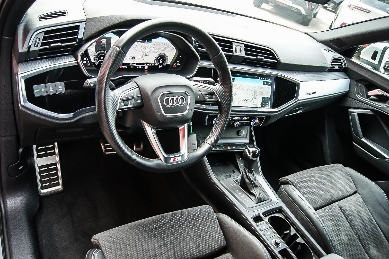 Fahrzeugabbildung Audi Q3 Sportback 45 TFSI e S line MATRIX VIRTUAL AHK