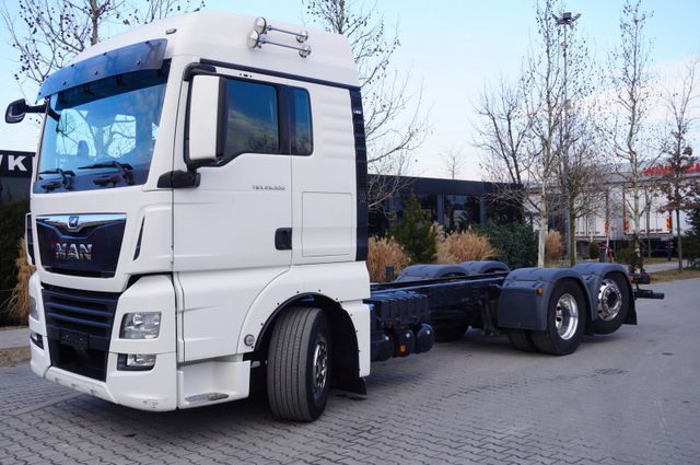 MAN TGX 26,500 / 500 HP / steering 3rd axle / 20 t c