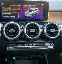 Fahrzeugabbildung Mercedes-Benz GLB 250 4Matic AMG Line PANO|AHK|LED|KEYLESS|KAM