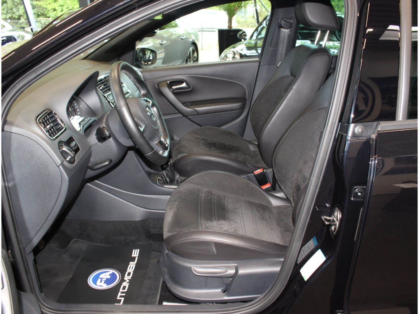 Fahrzeugabbildung Volkswagen Polo V BlueGT 1.4 TSI Klima+ Sitzh+Sportfahrwerk