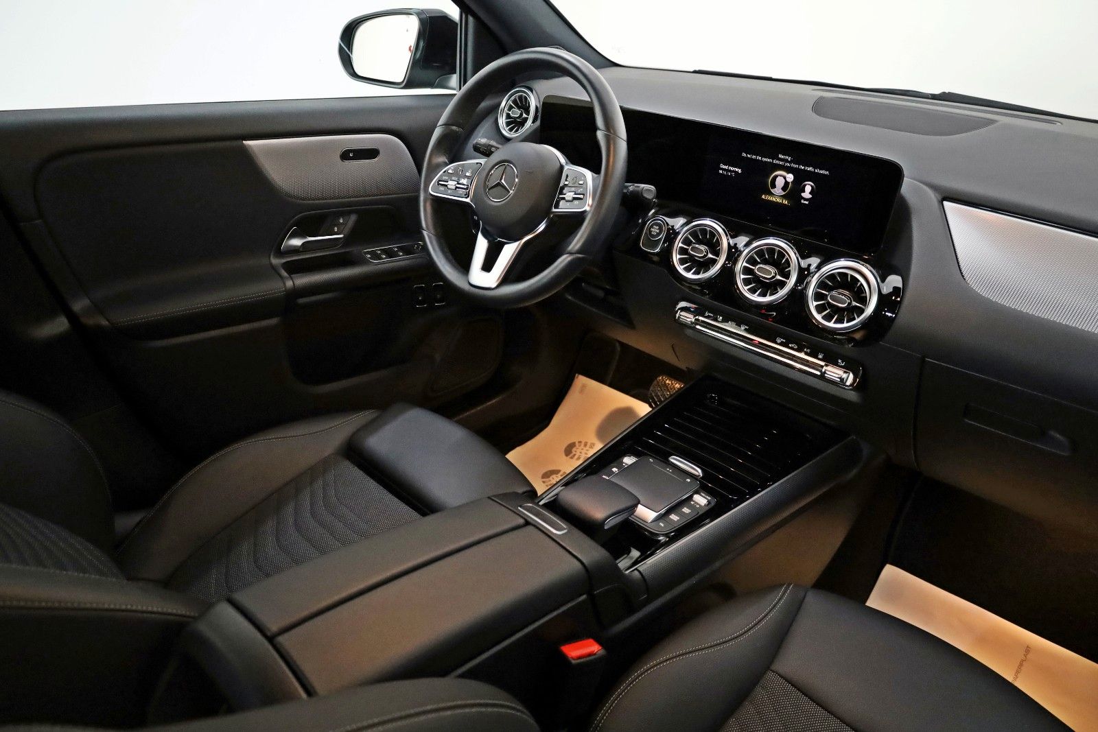 Fahrzeugabbildung Mercedes-Benz GLA 250e Style Navi,Park P,Kamera,T.Leder,SH,LED