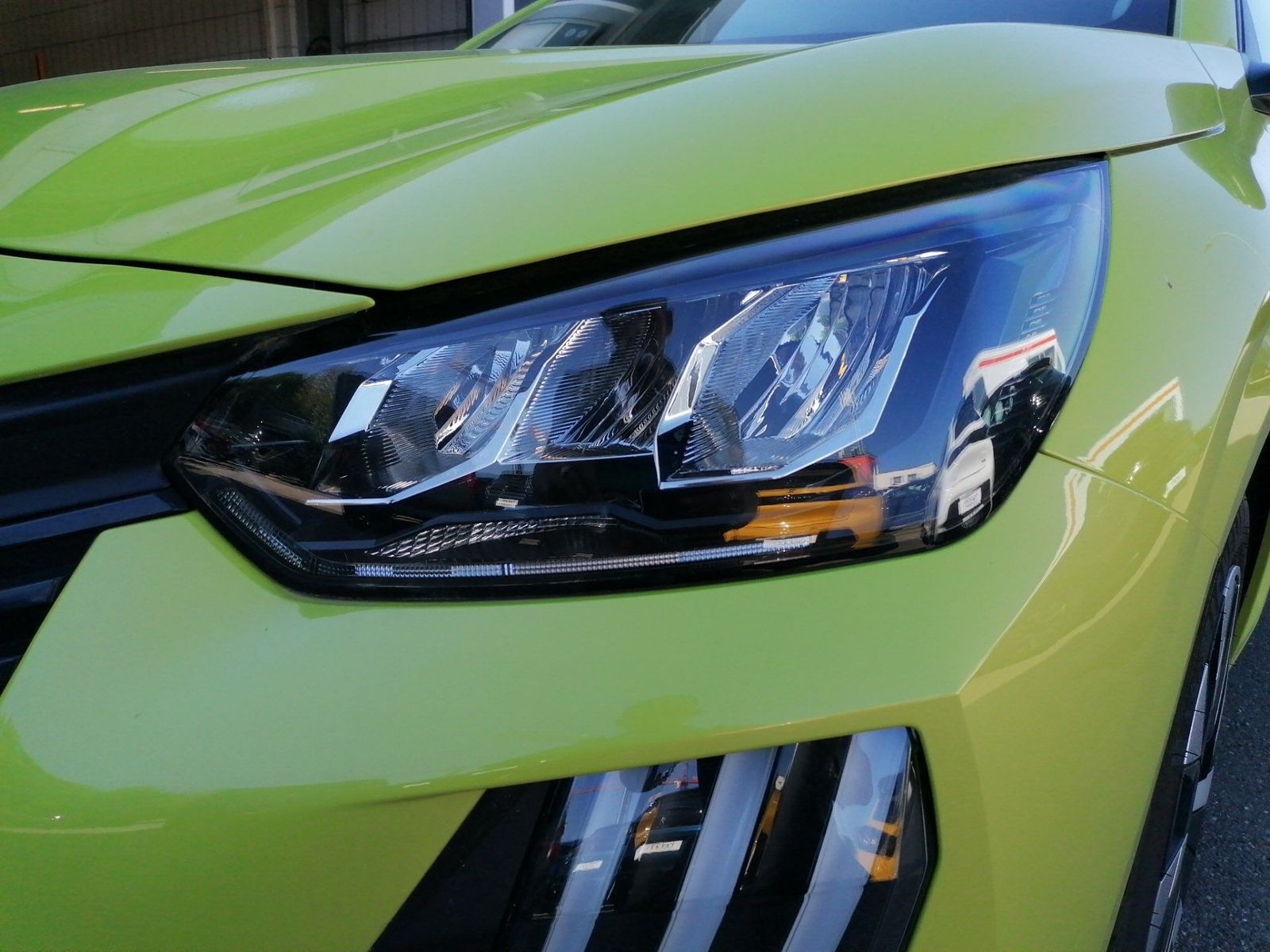 Peugeot 208 1.2 PureTech 100 Active PDC Sitzheiz. imagem 3