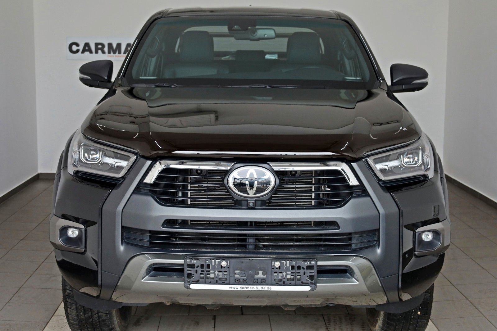 Fahrzeugabbildung Toyota Hilux 2.8 D-4D Invincible, Rollbügel, Rollo, AHK