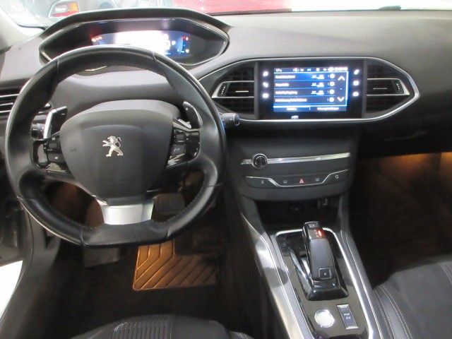 Fahrzeugabbildung Peugeot 308 SW Allure 1.2T NAVI/LED/PDC/R´CAM/BLIS
