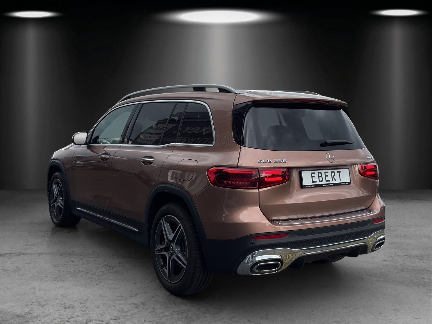 Fahrzeugabbildung Mercedes-Benz GLB250 4M AMG Prem DISTRO Pano AHK 7-Sitze KeyGo