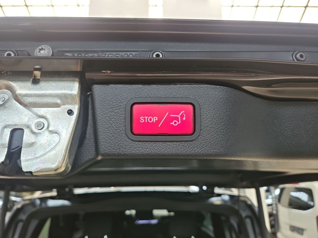 Fahrzeugabbildung Mercedes-Benz V 300 STYLE lang AMG 7 Sitze 2,5t AHK EASY-PACK