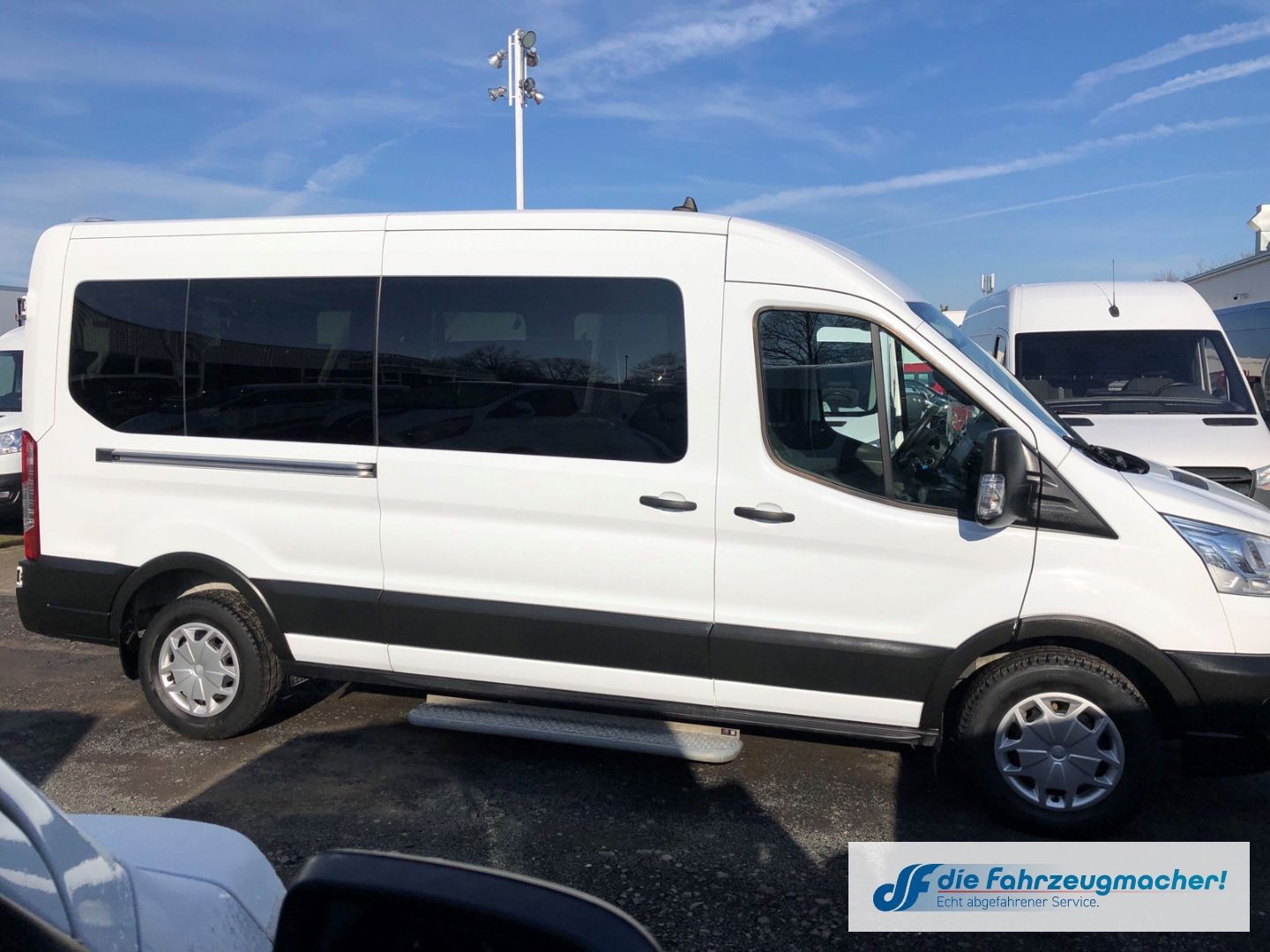 Fahrzeugabbildung Ford Transit Kombi 350 L2 Trend 2.0 TDCi DPF EU6d Not