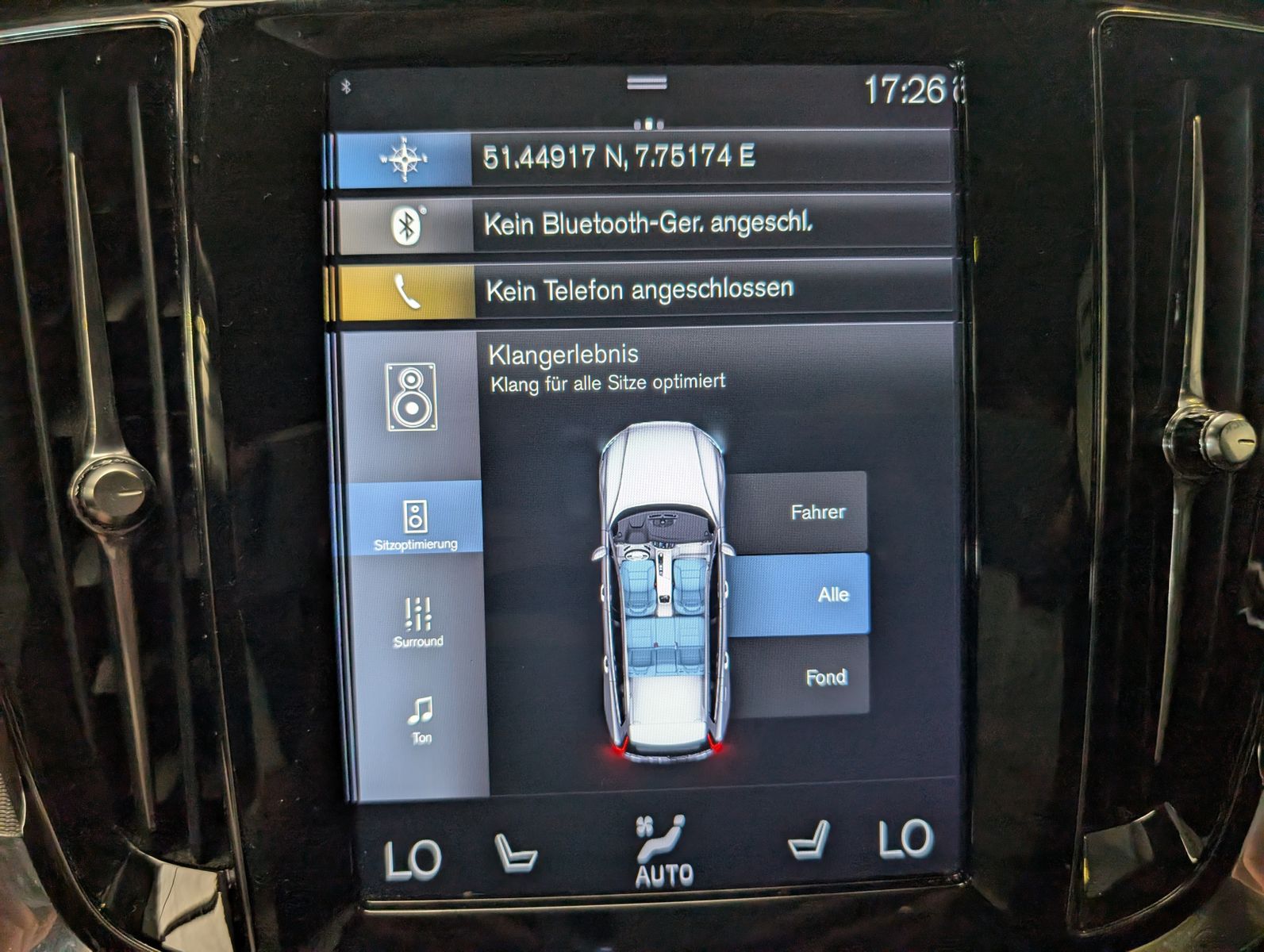 Fahrzeugabbildung Volvo V60 T8 R-Design AWD H/K Cam HUD StHz Pano AHK