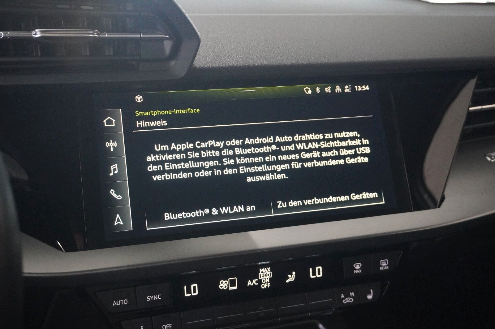 Fahrzeugabbildung Audi A3 Sportback 35 TFSI S-TRONIC NAVI/LED/SPORT/ACC