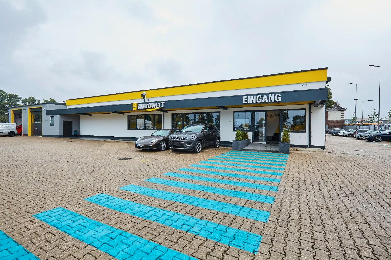 showroom-image-top