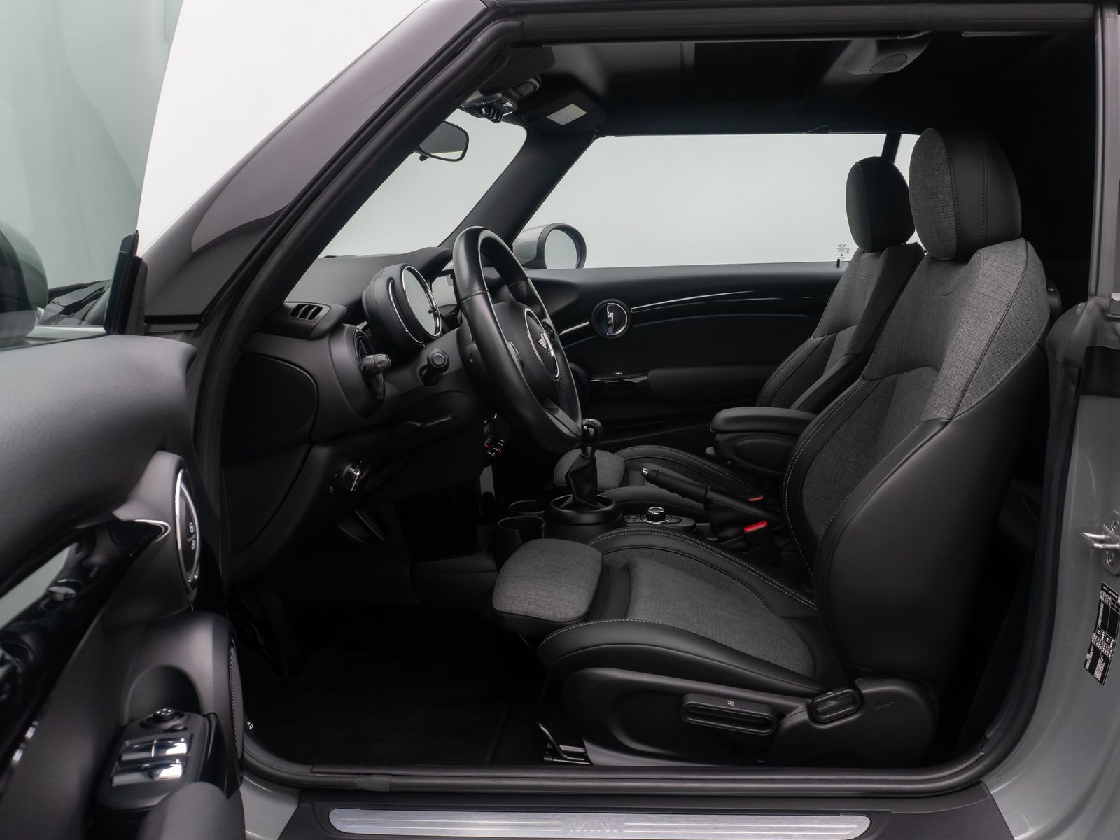 Fahrzeugabbildung MINI One Cabrio Classic Trim Komfort DAB Leder Sport