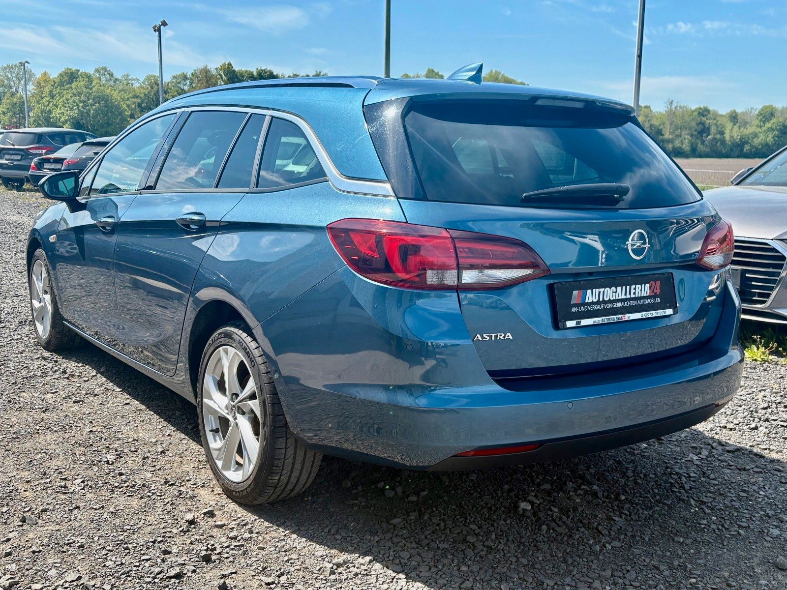 Fahrzeugabbildung Opel Astra K Sports Tourer 1.4 Aut. Navi LED Kamera