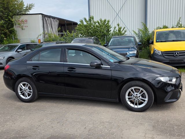 MERCEDES-BENZ A 180 d/1.5/ALU/Automa/LIMOUSINE/211