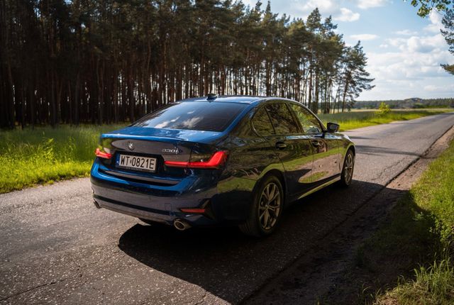 BMW BMW Seria 3 330i Advantage sport