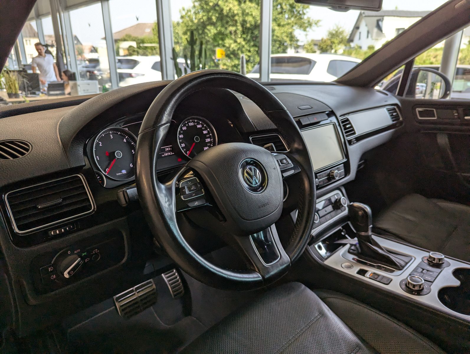 VW Touareg V6 TDI Pano Bi-Xen Memory DYNAUDIO StHz - Image 22