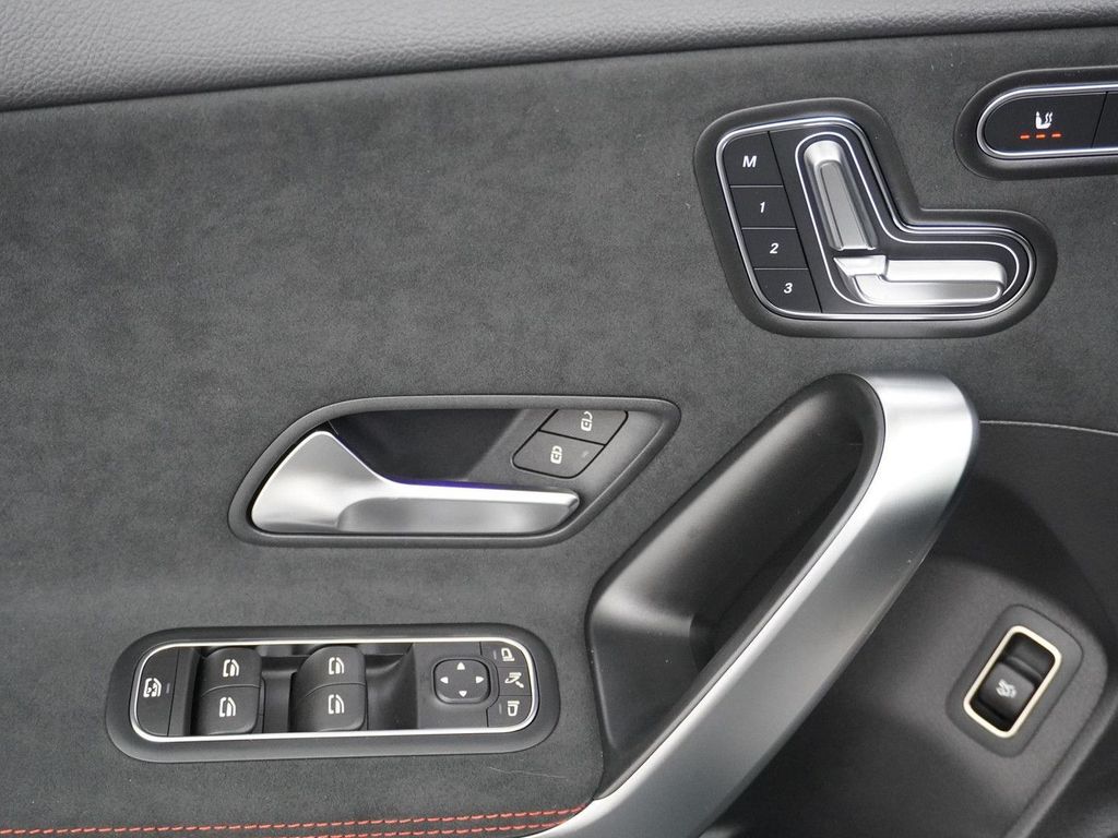 Mercedes-Benz A 180 Star Edition AMG Line | Panorama - Schiebe