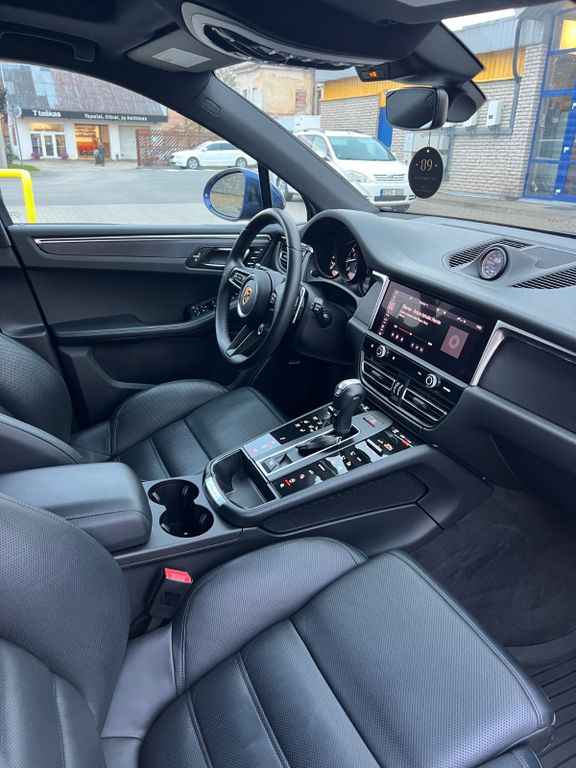PORSCHE Macan 2023
