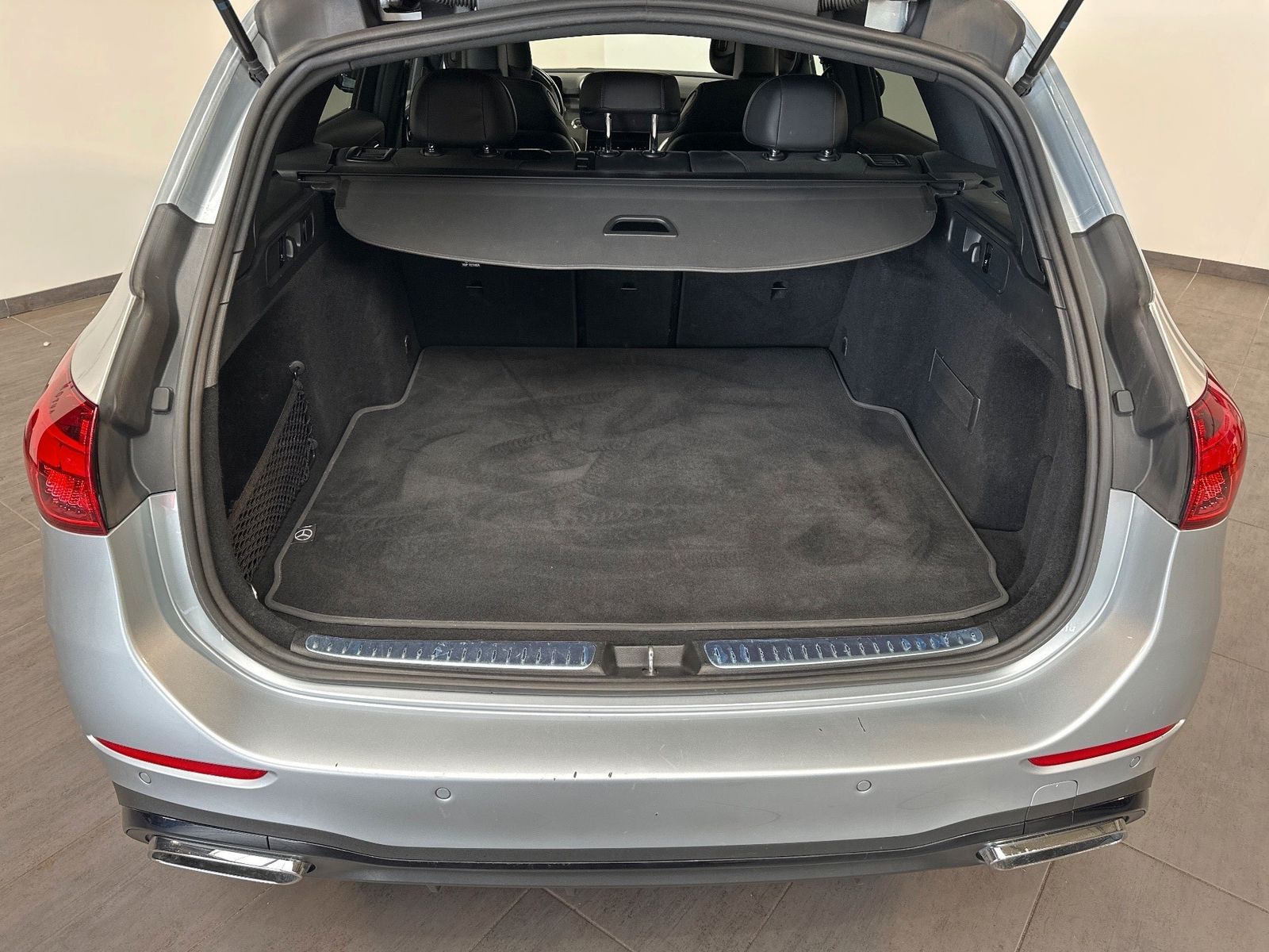 Fahrzeugabbildung Mercedes-Benz C 220 d T 4Matic AMG-Line NAV+LED+AHK+DISTRONIC