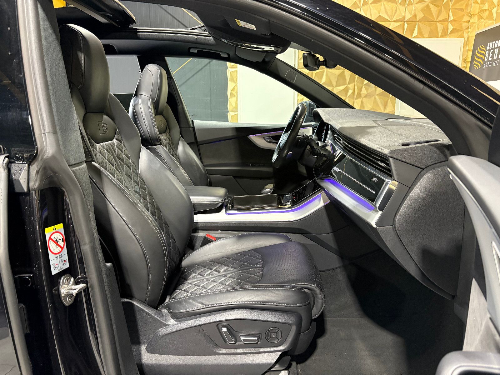Fahrzeugabbildung Audi Q8 50 TDI quattro/PANO/NACHTSICHT/MEMORY/APPLE/