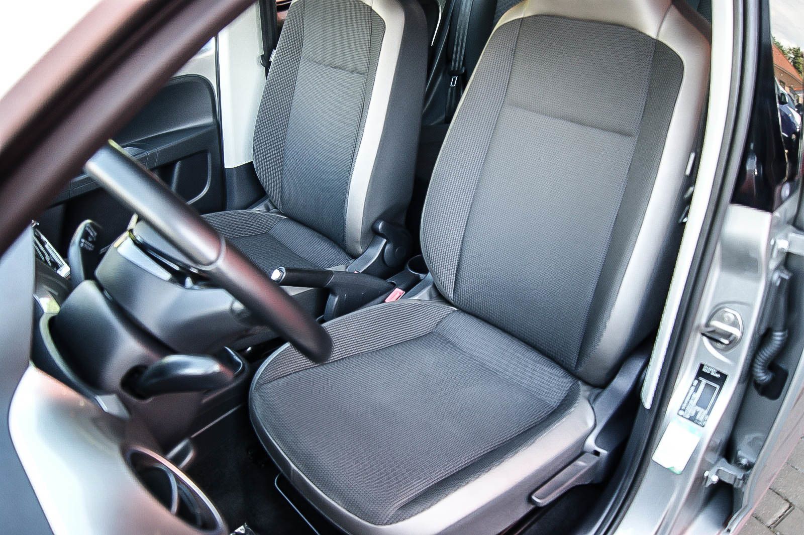 Fahrzeugabbildung Volkswagen up! high up BMT NAVIGATION KLIMA SITZHEIZUNG ALU