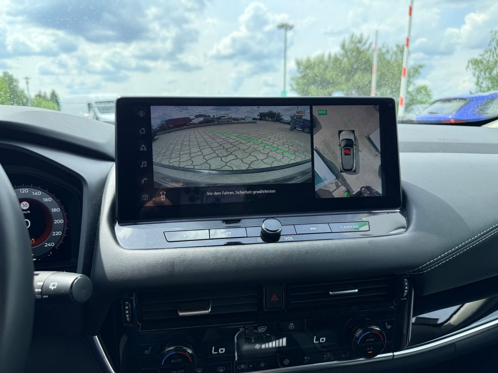 Fahrzeugabbildung Nissan Qashqai 1.3 DIG-T N-Connecta*360°Cam*Head-Up*eHe
