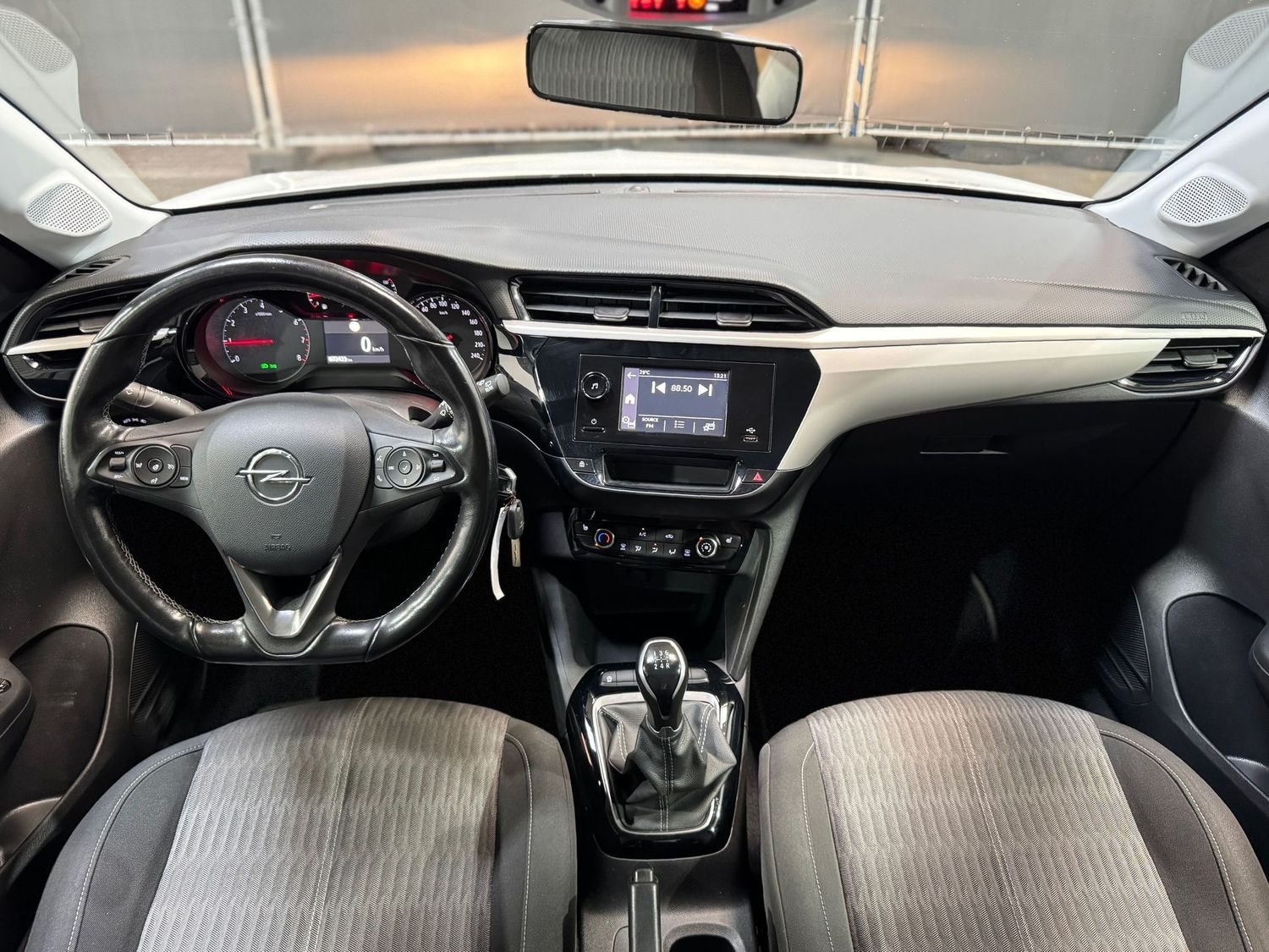 Fahrzeugabbildung Opel Corsa Edition#PDC#Temp#Lekradh.#Spur#SHZ