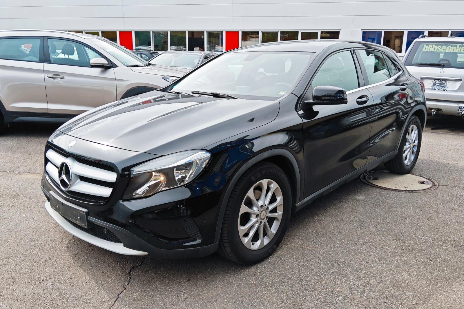 Mercedes-Benz GLA 200 4Matic Automatik