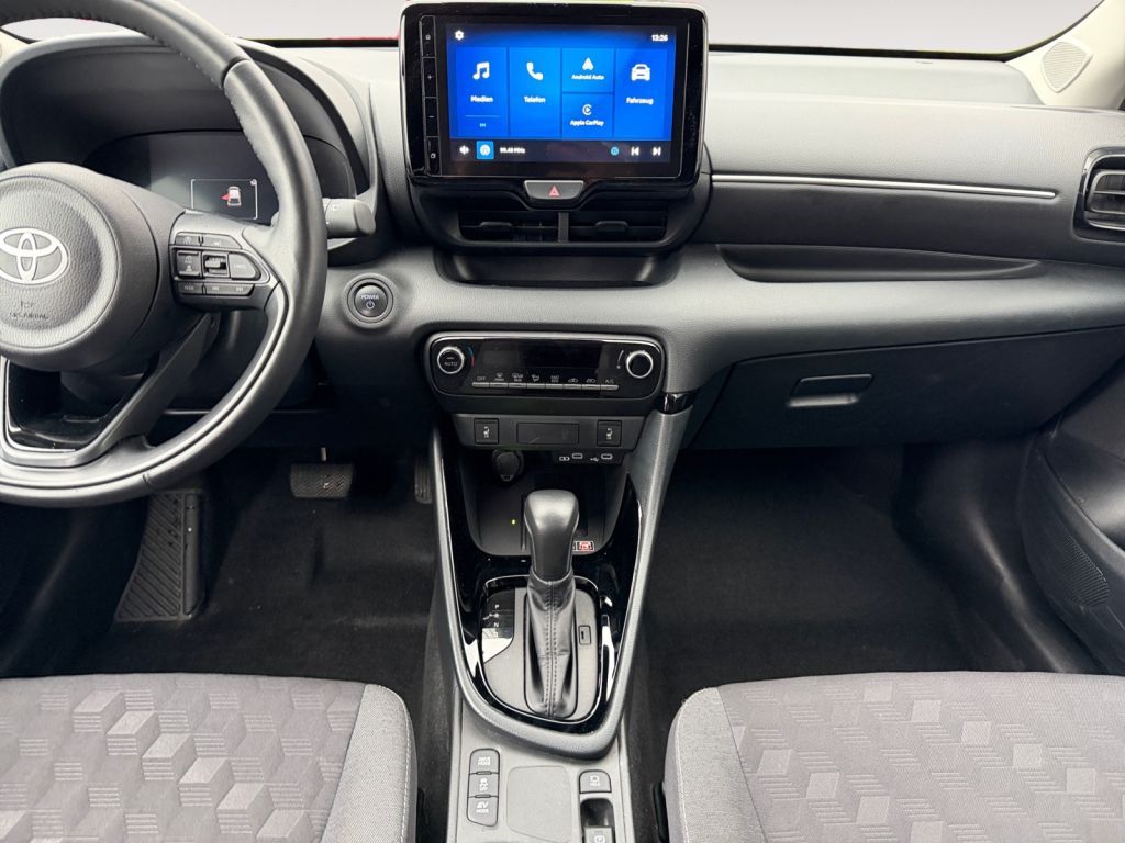 Fahrzeugabbildung Toyota Yaris Hybrid 116 1.5 VVT-i Team Deutschland