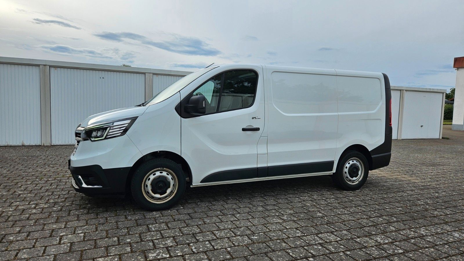 Renault Trafic - 1