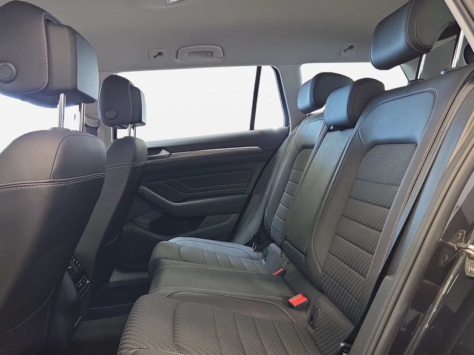 Volkswagen Passat Variant - Bild 17