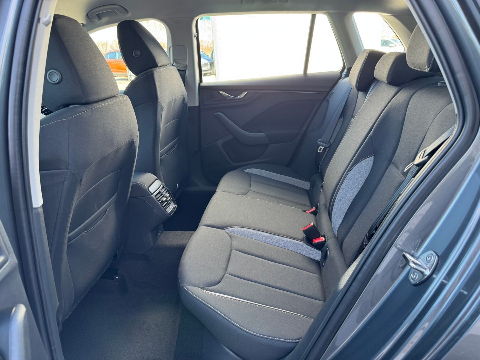 Fahrzeugabbildung SKODA Kamiq Tour 1,5 TSI DSG*RFK*MATRIX*NAVI*SideAss