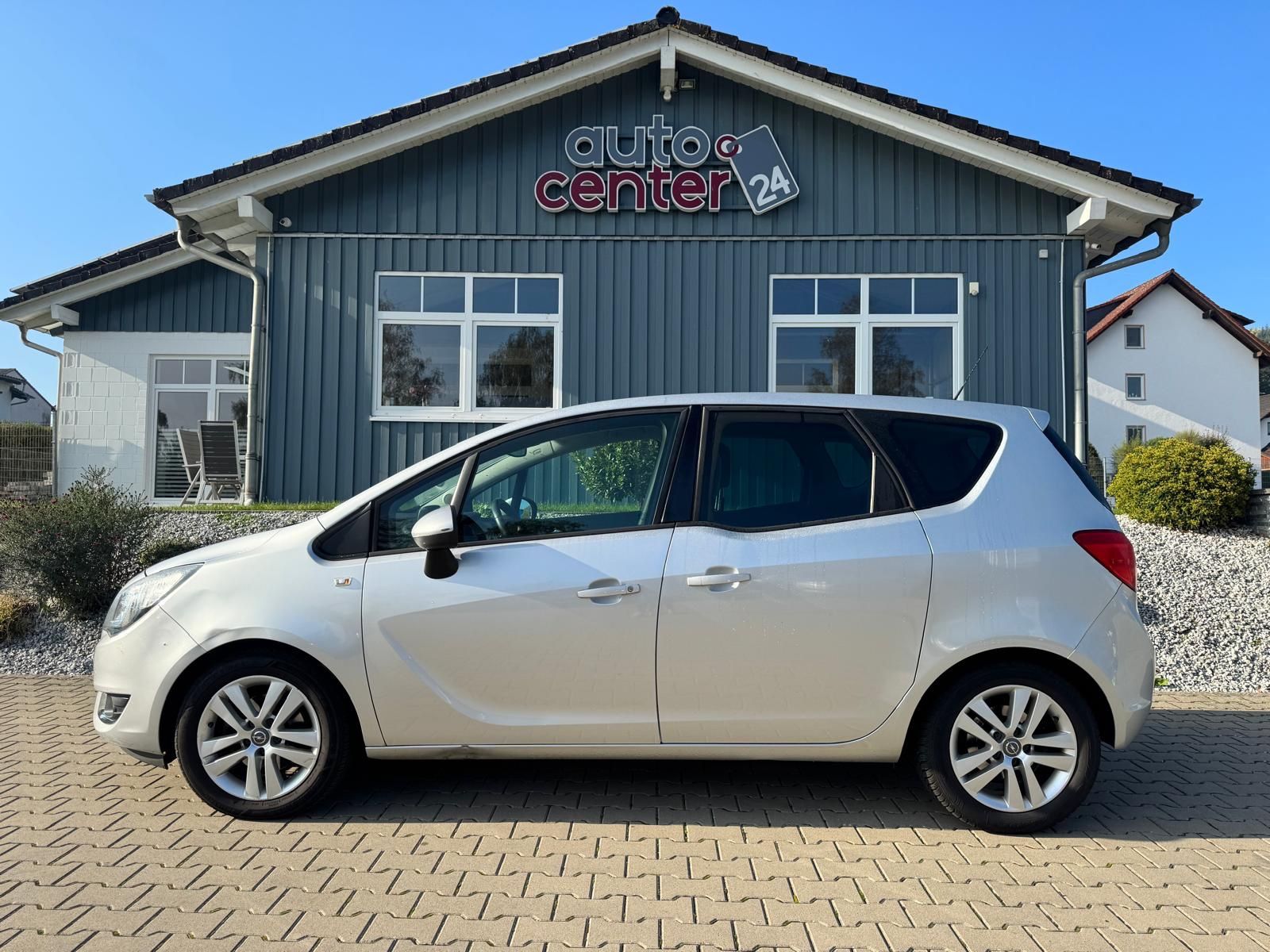 Fahrzeugabbildung Opel Meriva B Style°AHK°Kamera°
