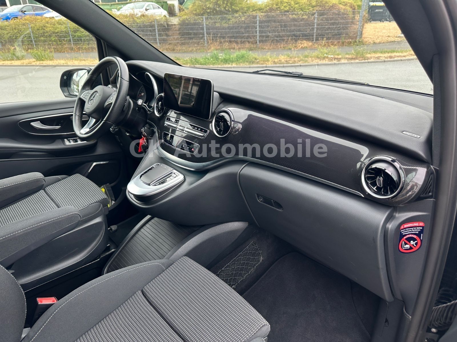 Fahrzeugabbildung Mercedes-Benz V 250d Edition 4MATIC Kompakt AMG-Line / 6 Sitze