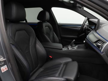 Fahrzeugabbildung BMW 520d xD M Sport Laser Kamera HUD DAB HiFi AHK