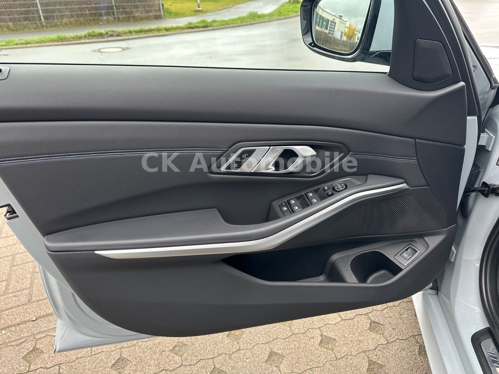 Fahrzeugabbildung BMW 320 d Touring M Sport/Navi/HeadUp/Kamera/LED