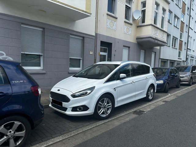 Ford S-Max Titanium 7Sitzer