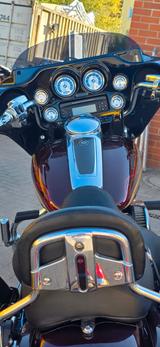 Harley-Davidson CVO Street Glide , Streaming Eagle, Garagenjuwel - Harley-Davidson Motorräder
