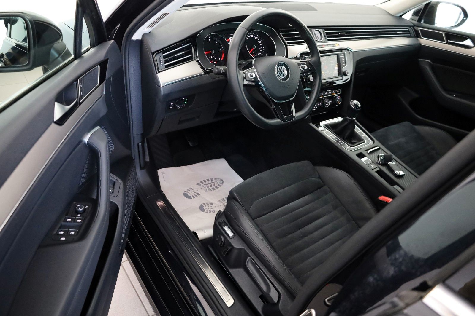Fahrzeugabbildung Volkswagen Passat Variant Highline R Line T.Leder,Navi,LED