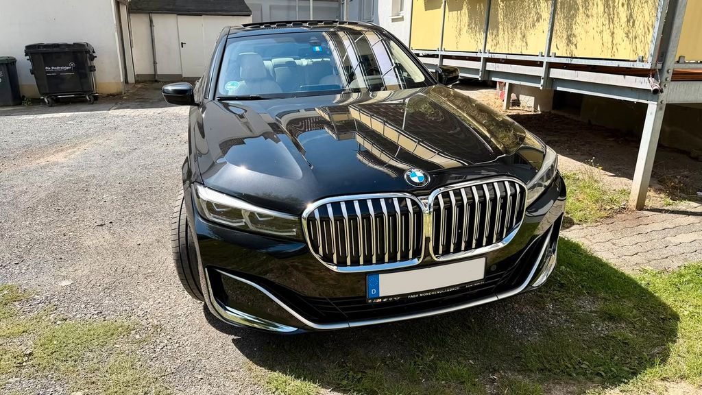Image of BMW 730