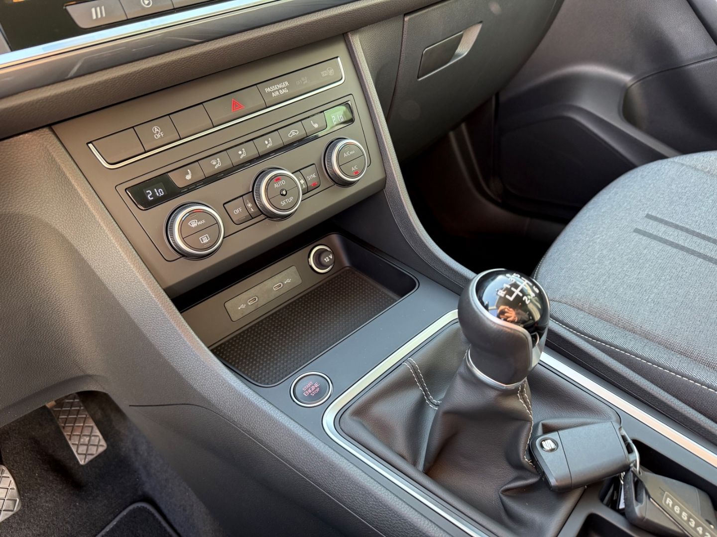 Fahrzeugabbildung SEAT Ateca Style Digitales Cockpit LED Navi AHK RFK D