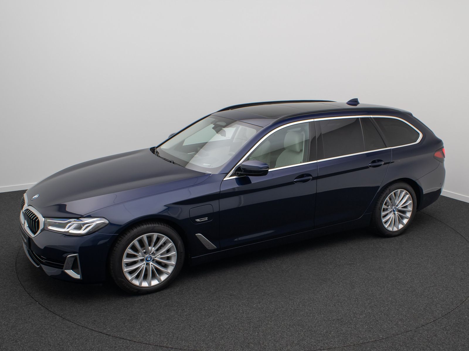 Fahrzeugabbildung BMW 530e xD  Luxury Line ACC Laser DAB Kamera Memory