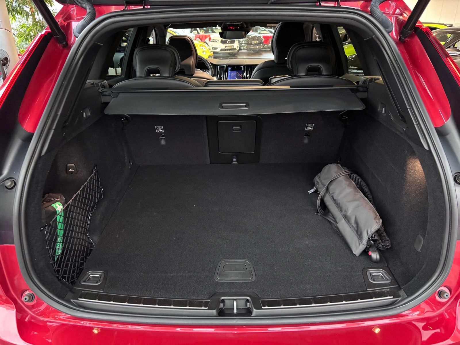 Fahrzeugabbildung Volvo XC60 R Design PANO LED NAVI ALU