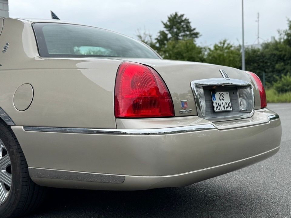 Fahrzeugabbildung Lincoln Town Car Signature Limited LPG HU AU Frisch