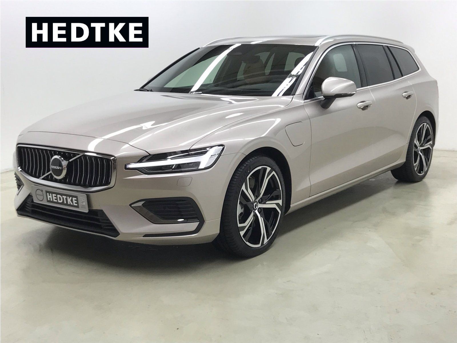 Volvo V60 T8 AWD Ultimate Bright B&W-SOUND*AHK*MASSAGE
