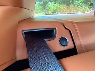 2020 Aston Martin DBX 缩略图 30
